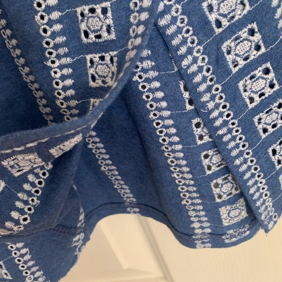 J Jill Decorative Embroidery Design Pattern Blue Sleeveless Tank Top Large NWOT - Picture 8 of 9